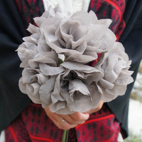 Grey flower bouquet // crepe paper by dreamliketrees on Etsy