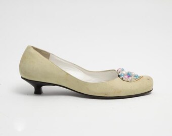 50% OFF SALE 1990's Mint Pumps - Vintage 1960's Bata Leather Green Suede Pastel Low Heel Mad Men Pearls Mod Shoes Size 38 EU, 7 1/2 Us