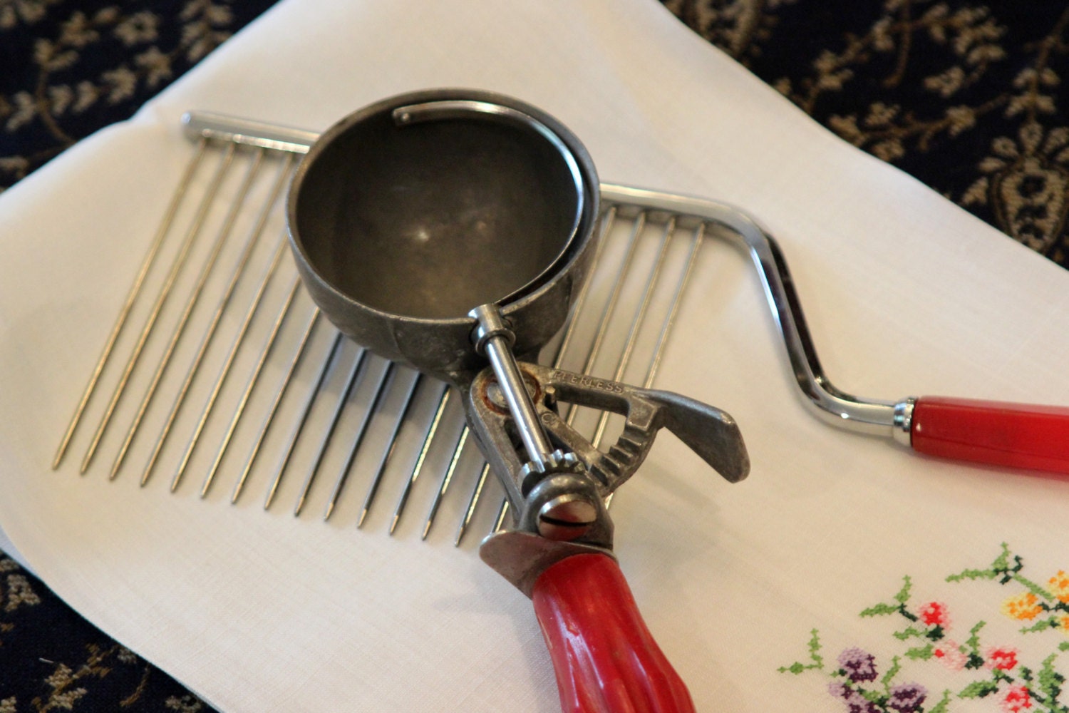Vintage Cake Breaker & Ice Cream Scoop Bakelite by PearlsParlor