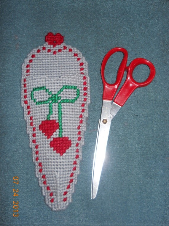 Scissors holder in Plastic canvas by SpyderCrafts on Etsy