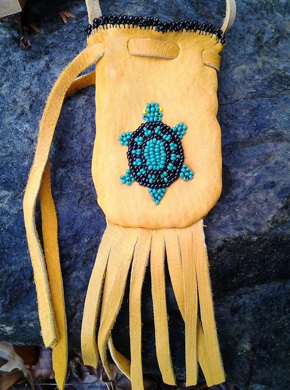 medicine-bags-made-by-native-american-indians-keweenaw-bay-indian