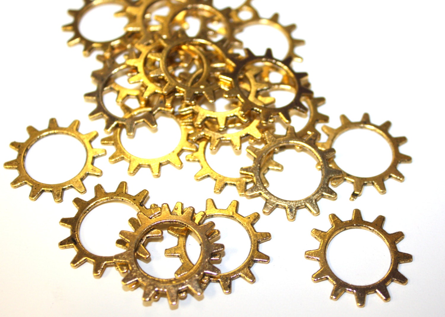 20mm Rustic Gold Simple Gear 5 Piece Nickel/Lead Free from ...