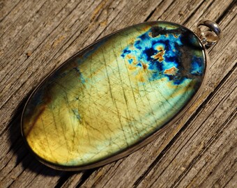 Silver Reversable Pendant Unequaled Iridescent Multicolor Spectrolite Gemstone Valuable and Rare Form of Labrodarite