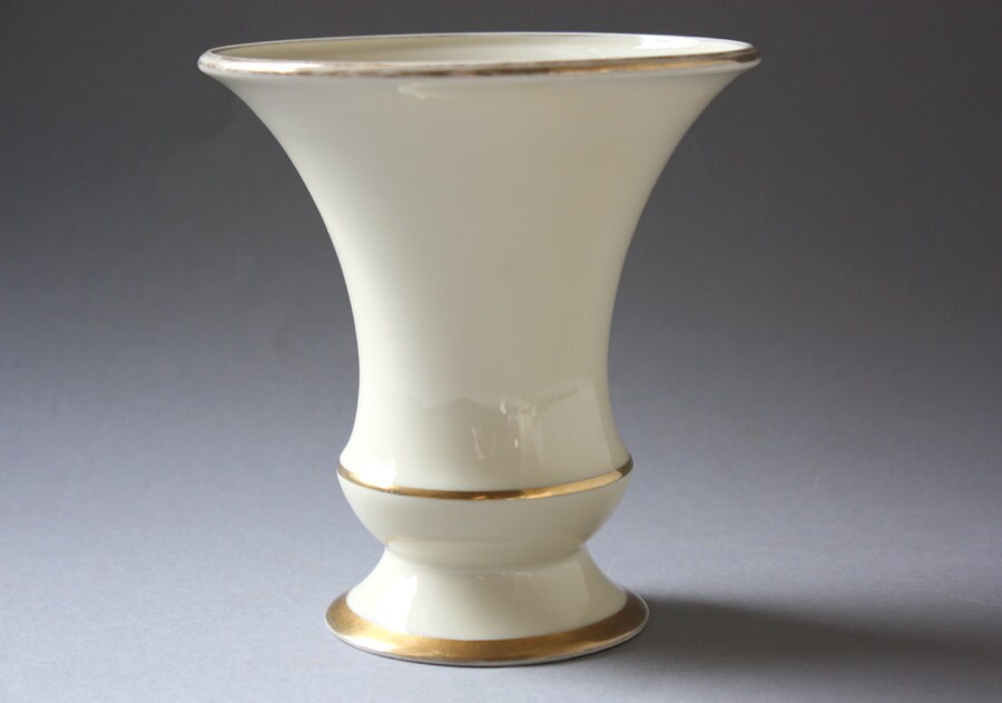 Vase porcelain ivory colored gold rim vintage Alt Schönwald