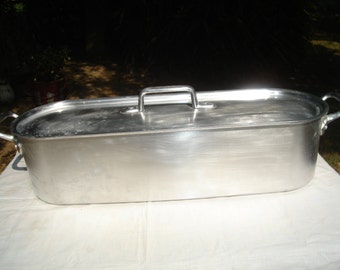 Poissonnière pure aluminum dating from the 1930s. Pure aluminum fishmonger dating 1930 s.