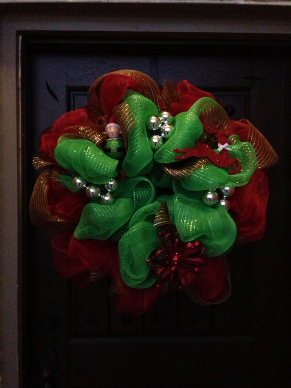 Items similar to Festive Christmas wreath on Etsy