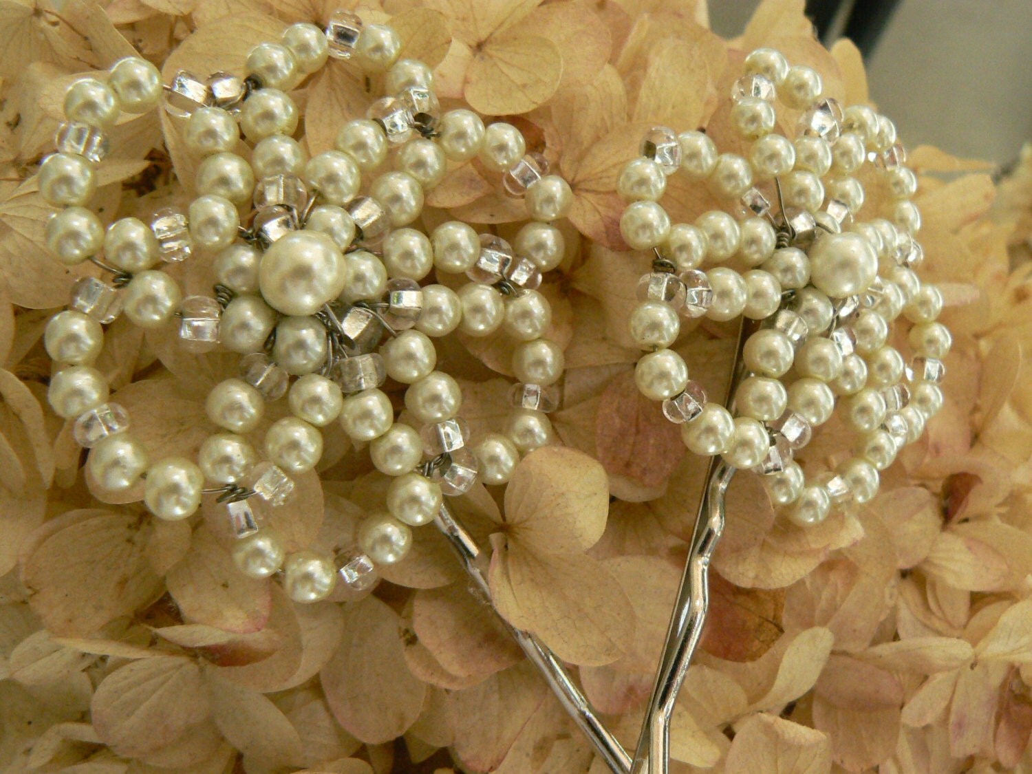 Beaded hair pin. Pearls and clear crystal beads. Perfect for