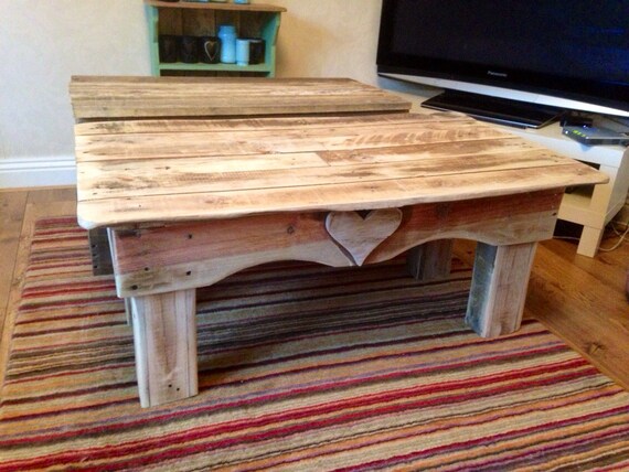 Reclaimed pallet wood coffee table