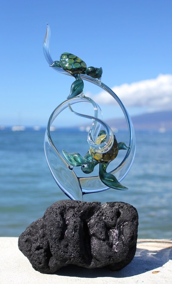 Hawaiian Sea Turtle glass sculpture by John Lindquist