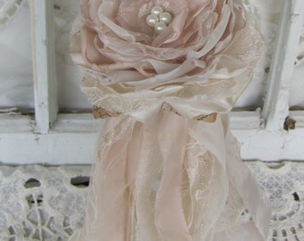 Flower Girl Wands, Flower Wand, Flower Girl Accessory, Flower Bouquet, Wedding Accessory in Champagne and Ivory