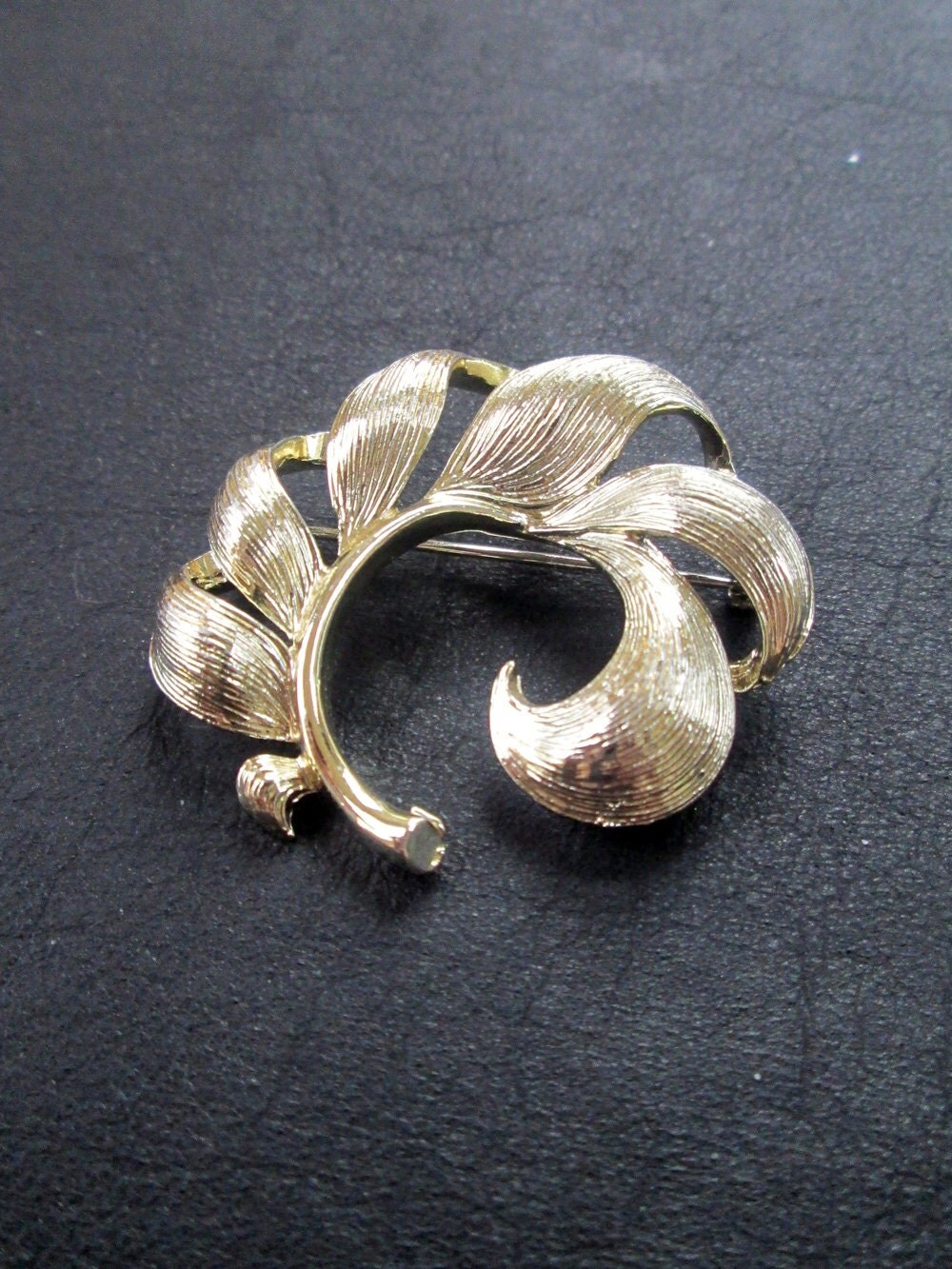lisner leaf brooch