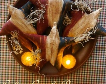 Primitive Americana Star Ornies Tucks Bowl fillers w/ Moss