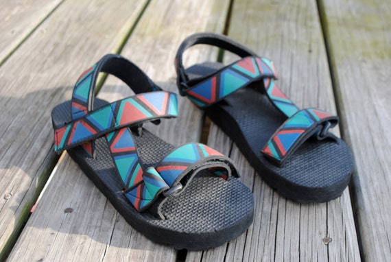 90s black velcro sandals//aztec color straps//flat low