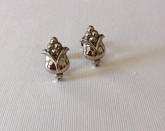 Vintage NEMO Flower Earrings Silver Tone Metal Screw Backs