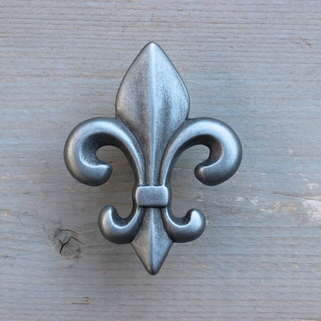 Fleur de Lis Drawer Knob Cabinet Pull RTG03