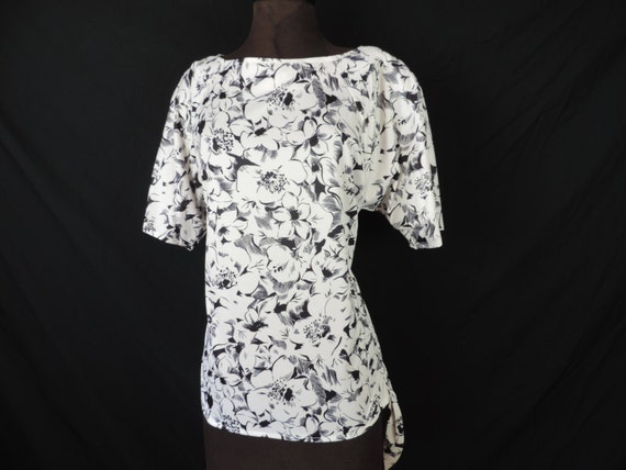 vintage black and white floral blouse. 1970's by cricketcapers