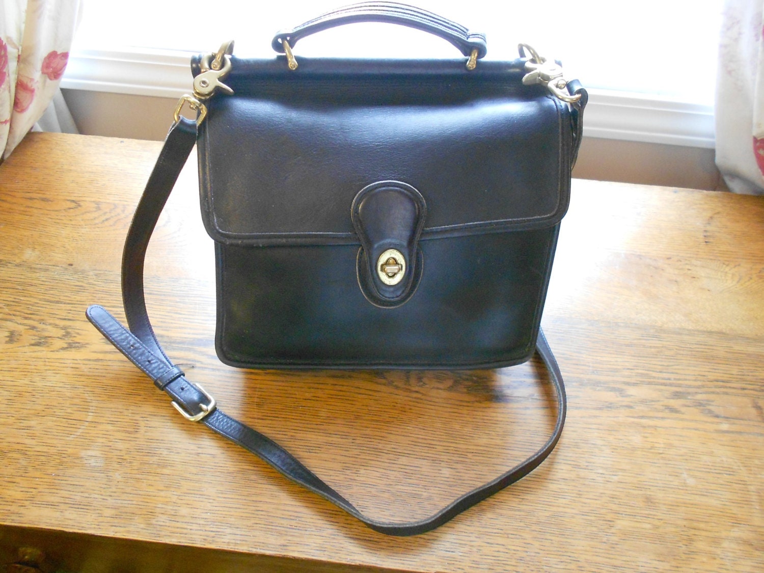 Vintage Coach Bag Crossbody Messenger Black Leather