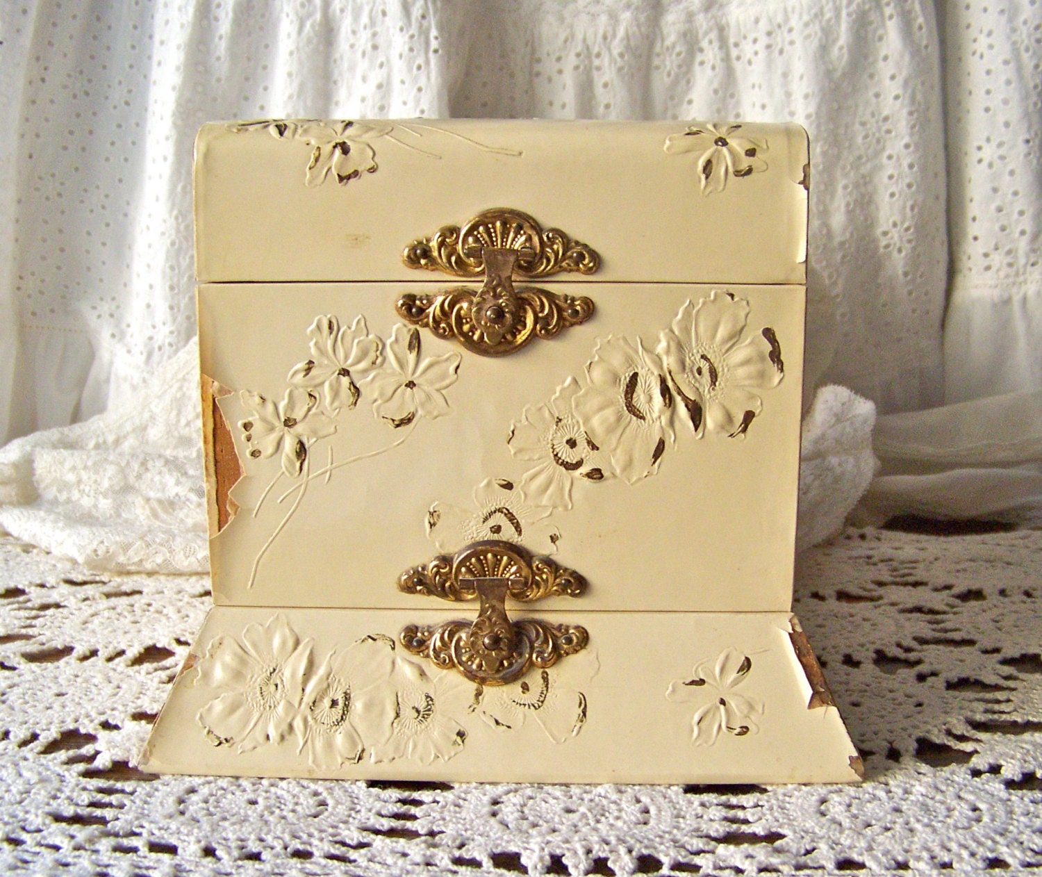Antique Collar and Cuff Celluloid Box RARE Victorian Era Cream