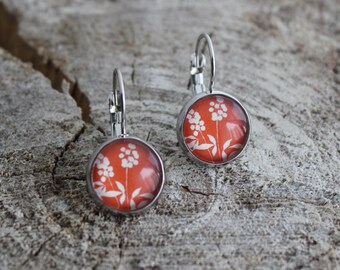 Petites merveilles fleurs blanches fond orange // Cute glass cabochon white flowers (BO-792)
