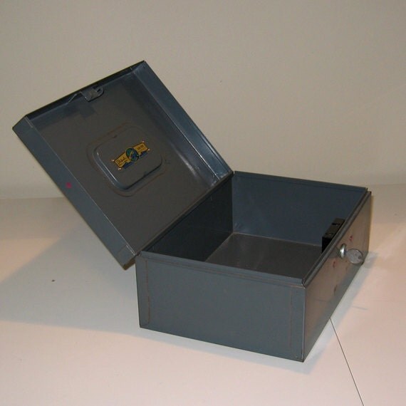 Vintage Industrial Metal Steelmaster Cash Box with Key