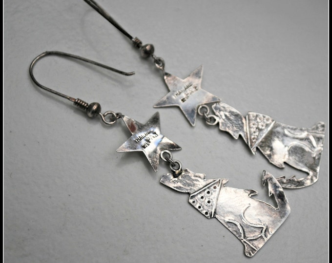 sterling dangle earrings - howling coyote with scarf - south western - light weight silver earring