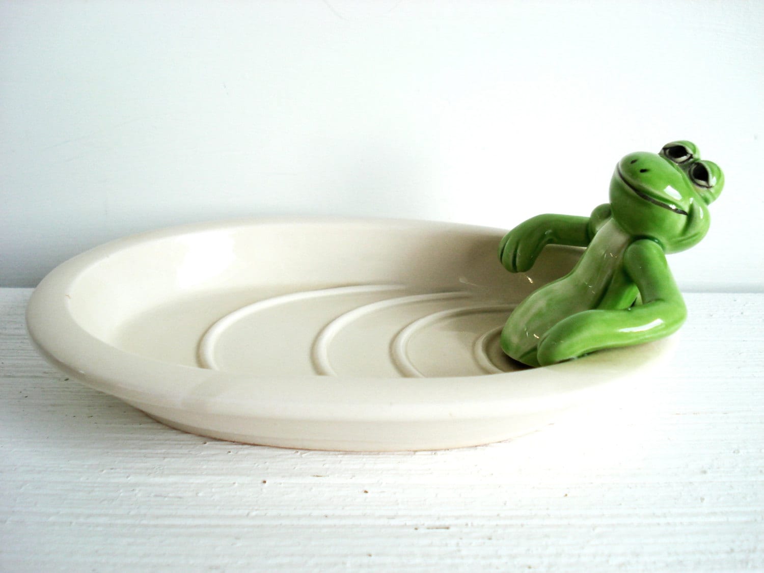 Vintage Ceramic Frog Sponge Soap Dish by LkWhatTheCatDraggedN