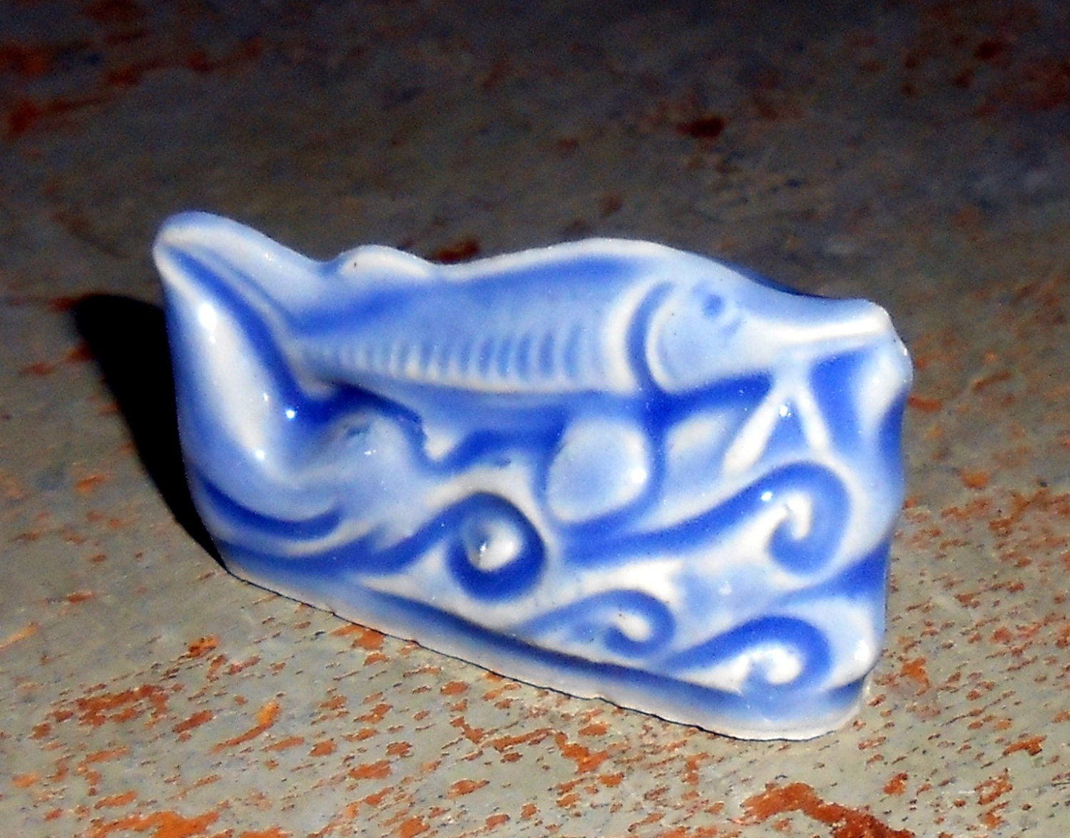 Vintage Figurine Wade England Fish Blue Red Rose Tea