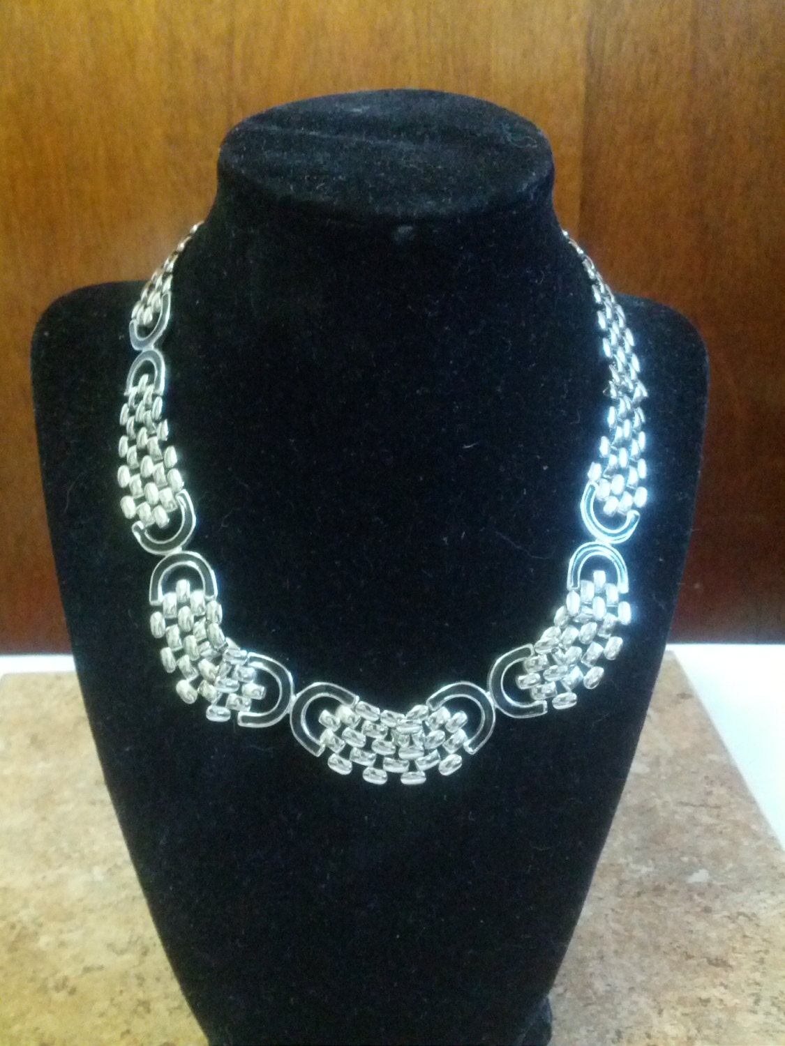 Beautiful choker style necklace set with shiny silver tone
