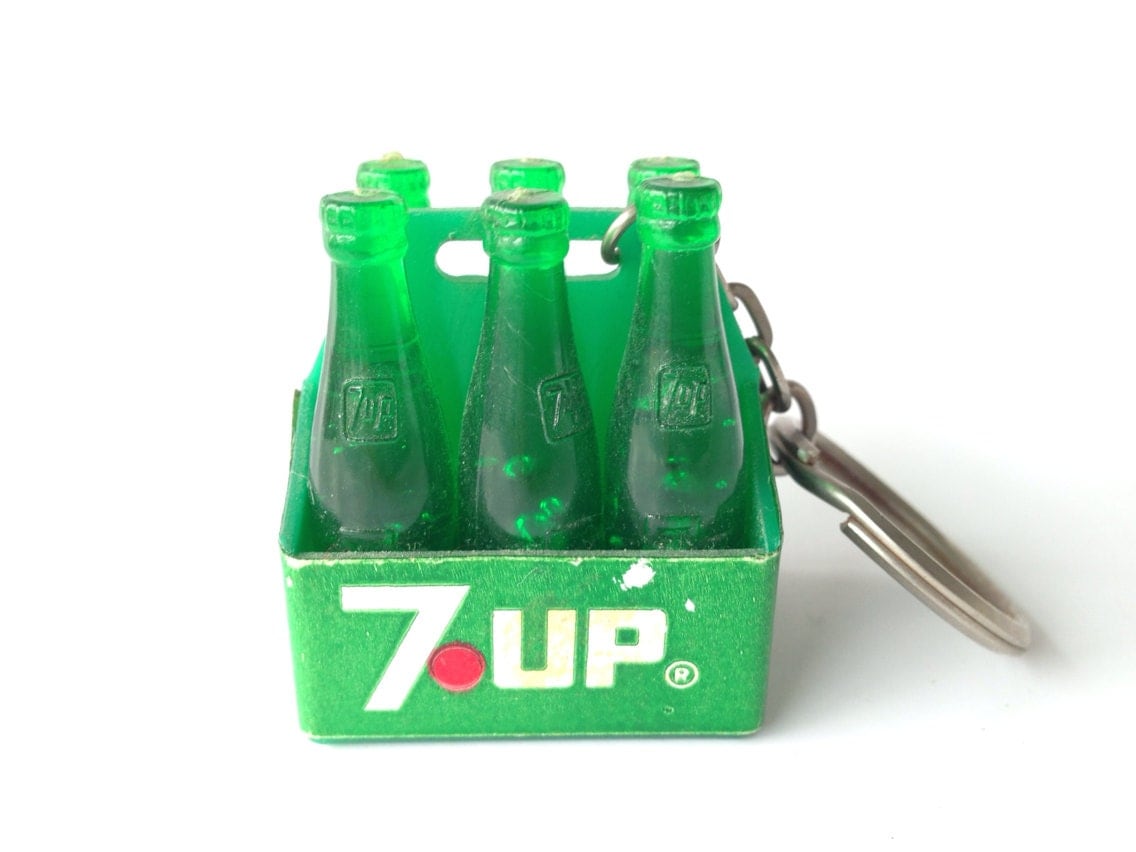 Vintage 7 UP Key Chain Six Pack of plastic Bottles Advertising