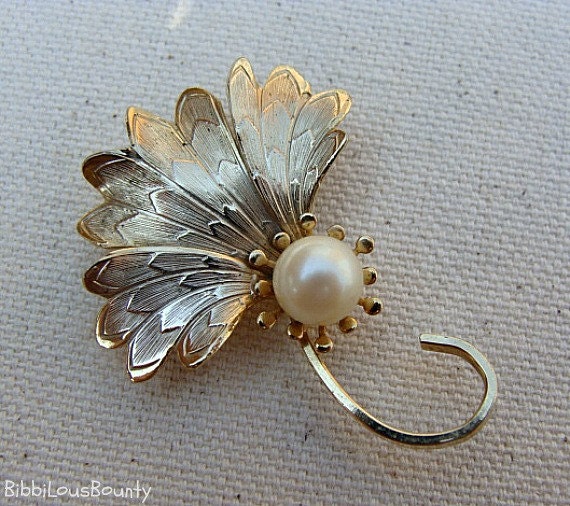 Vintage Brooch Leaf Faux Pearl Gold Toned Pin by BibbiLousBounty