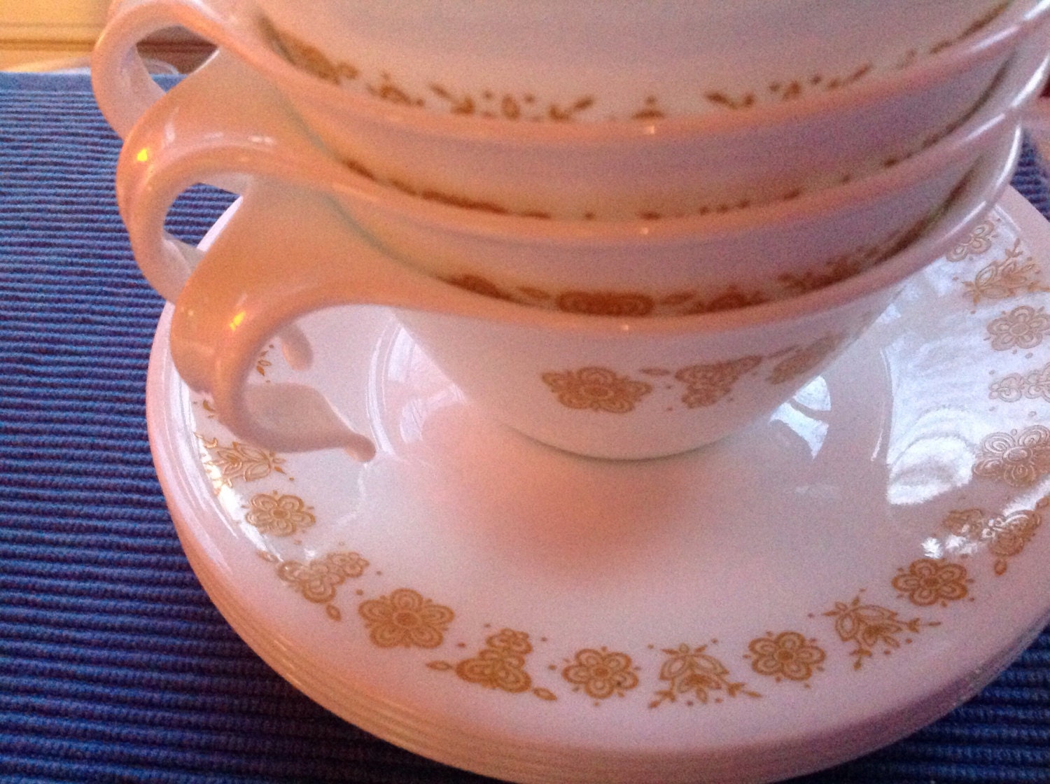 Set of Four Corelle Coffee/Tea Cups And Saucer Plates Haute Juice
