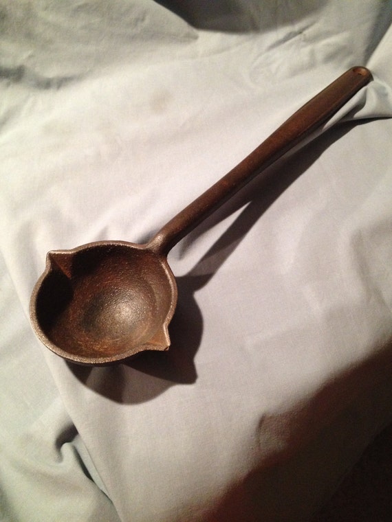 HERTERS Cast Iron 3L Double Spout Ladle