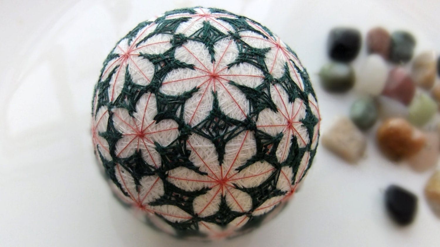 Handmade Japanese Fiber Art Green& White FlowerShaped Pattern