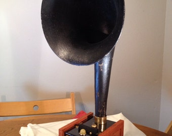 Model:No.1 iPhone 4/4s Acoustic Dock - Steampunk