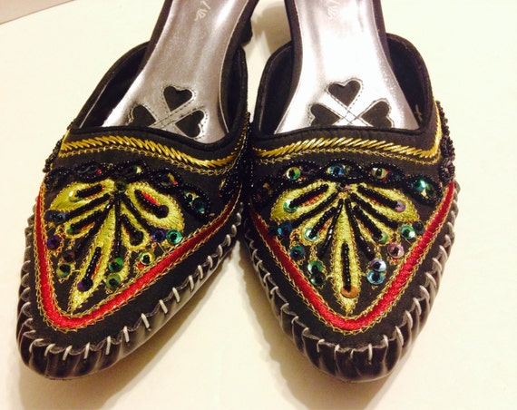 Vintage beaded ladies shoes - Size 7