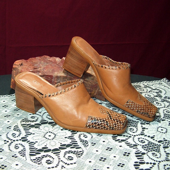 Vintage Western Style Clogs / Womens 1970s by GypsumMoonStyle