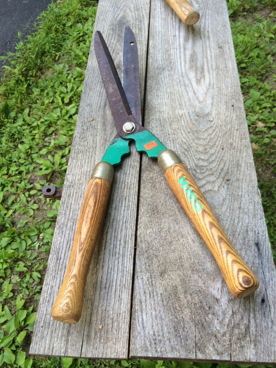 Vintage Wiss Wooden Handle Hedge Clippers by Krazyoldantiques