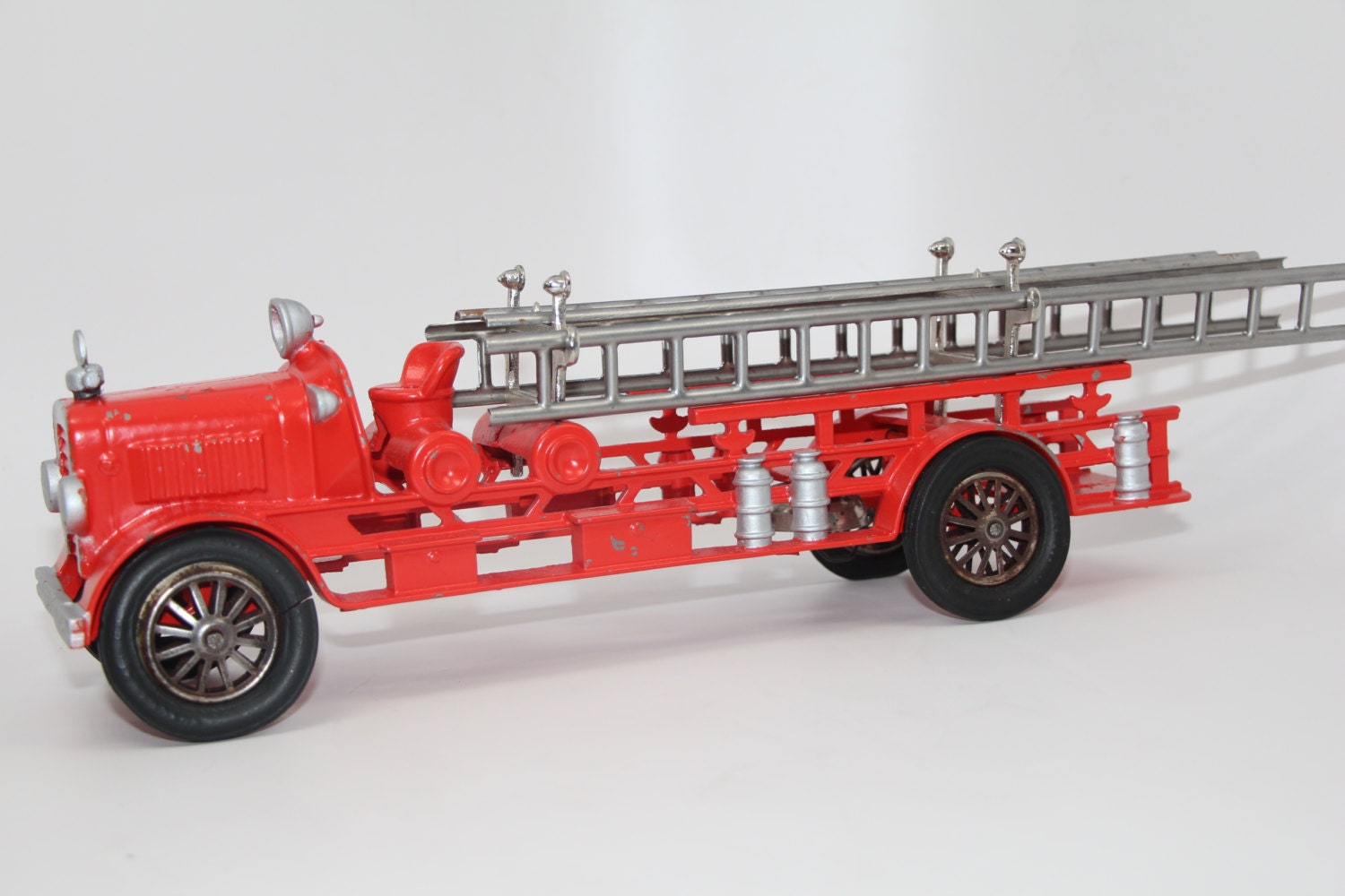 1920's Hubley Cast Iron Fire Engine / Ladder Truck