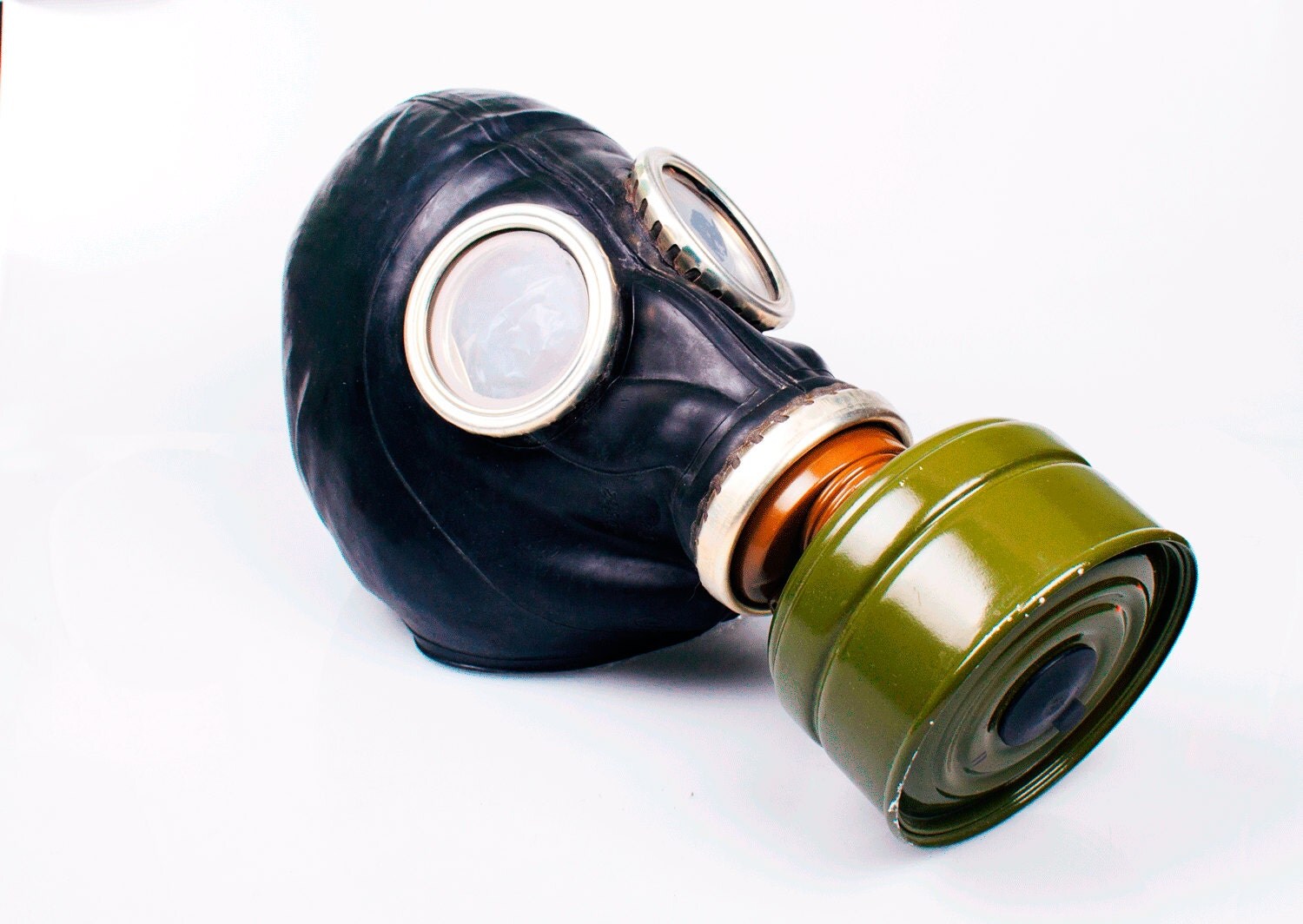 white and black gas mask
