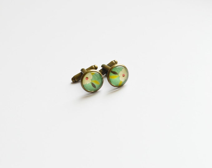 FLOWERS Round cufflinks brass and glass with floral ornament in retro and vintage style