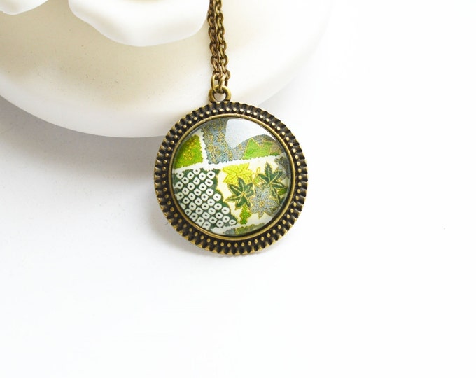 FLORAL MOTIFS Round pendant metal brass with flowers under glass