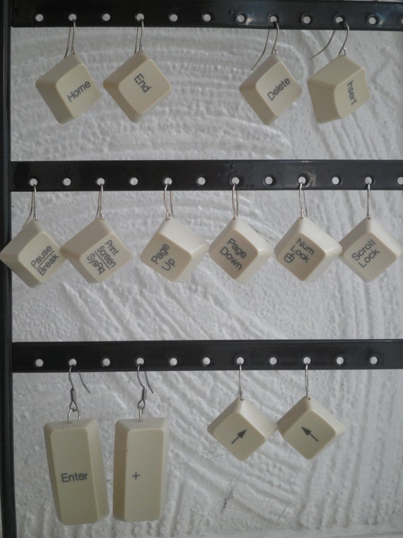 Artículos similares a Upcycled Computer Keyboard Earrings en Etsy
