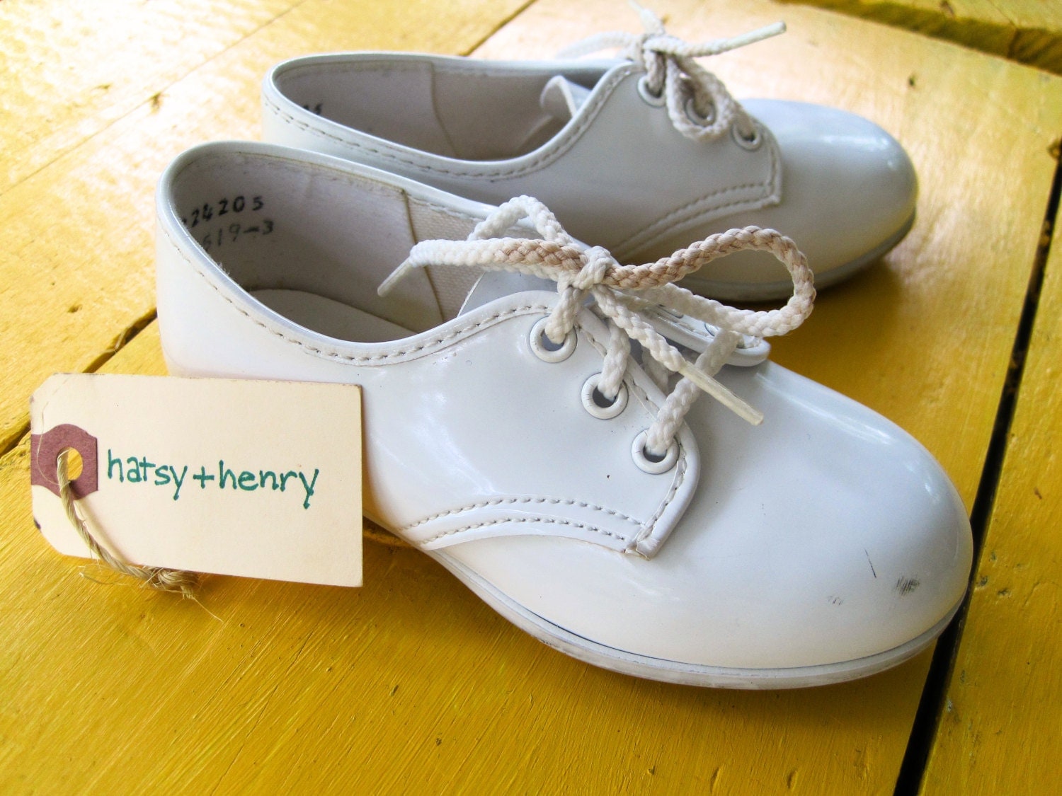 Vintage Size 7 White Patent Leather Baby Shoes vintage