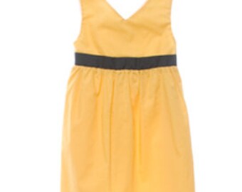 Dress in yellow cotton with kaki belt