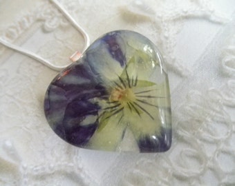 Deep Purple Ombre Pansy Pressed Flower Glass Heart Pendant-Symbolizes Loyalty-Nature's Wearable Art-Gifts Under 30