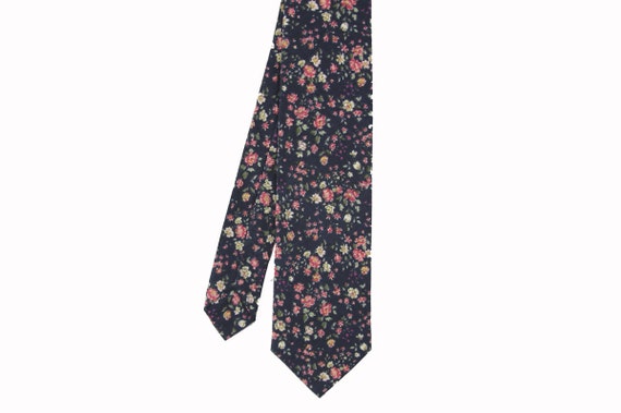 Pip 03 Navy Floral Men's Tie by bowtieandcotto