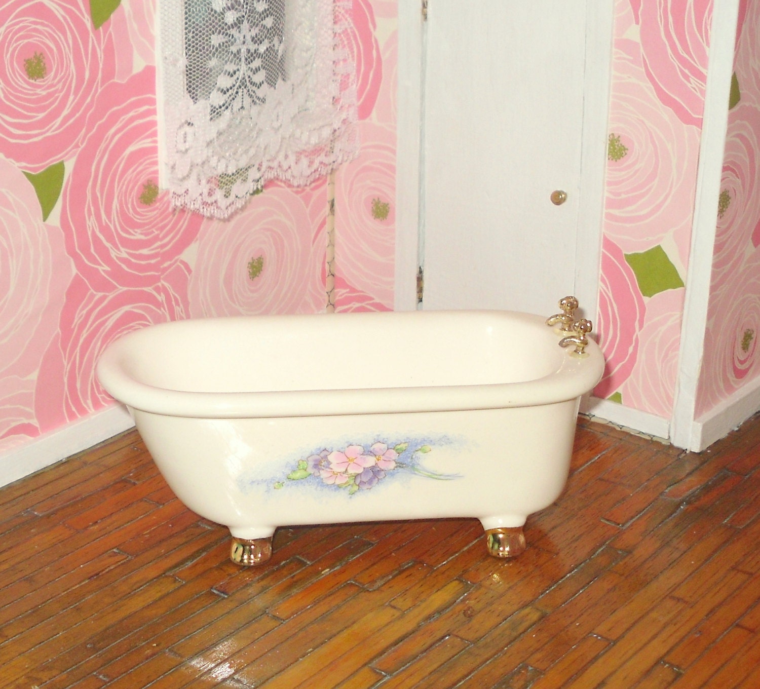 Miniature dollhouse vintage porcelain bathtub Haute Juice
