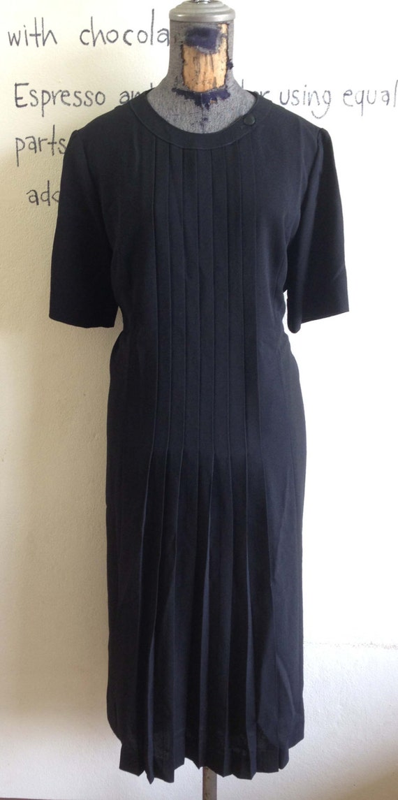 Vintage 70s Black casual pleated swing dress L XL Church dress