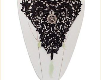 Collier Victorien Camée Dentelle Verte - Perles Goutte, Strass - Neuf Avec étiquettes