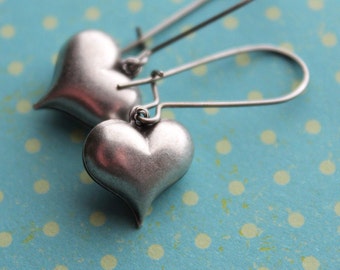 Antiqued Heart Earrings - Surgical Steel Kidney Earwires